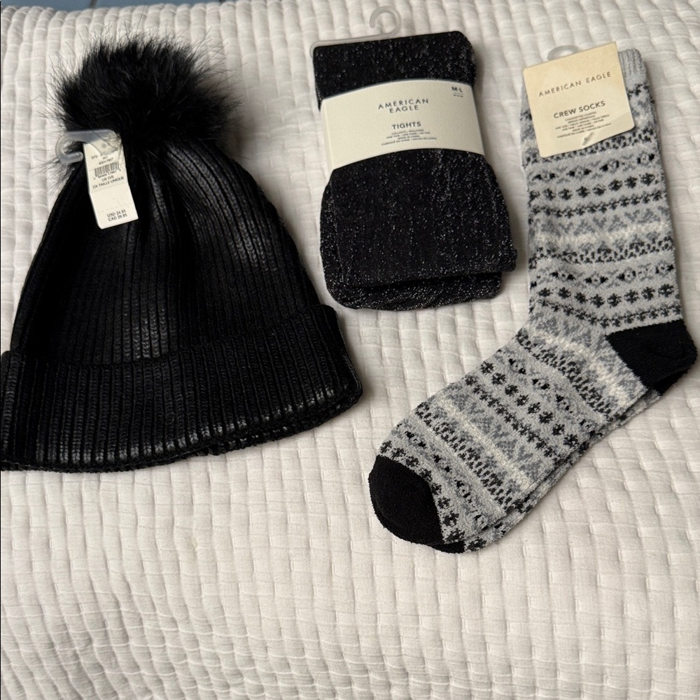 Aerie Black Beanie and Gray Patterned Socks Set